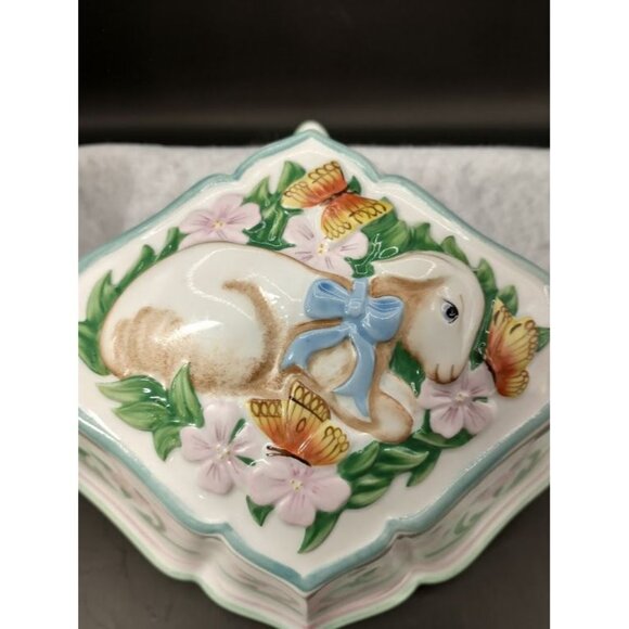 The Franklin Mint Le Cordon Bleu 1986 Lamb & Butterfly Ceramic Wall Plaque - Picture 2 of 5